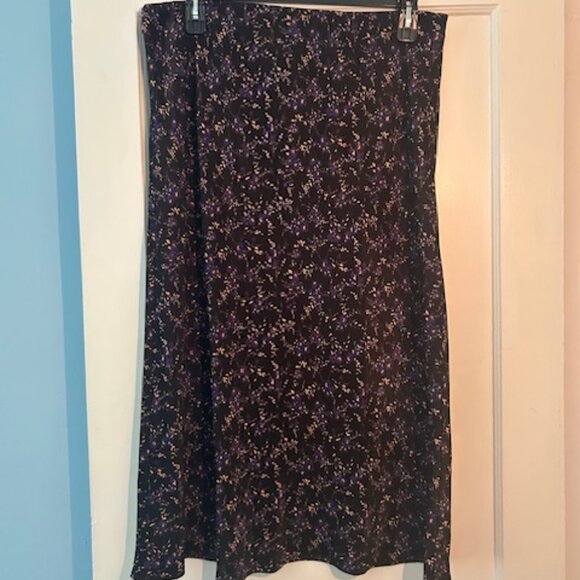 Black and Blue floral print skirt. - Picture 1 of 4